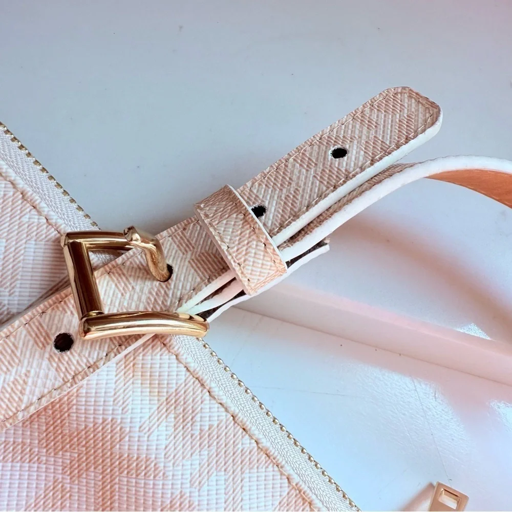 NWOT Micheal Kors Leather Signature Logo Belt Bag in Pink